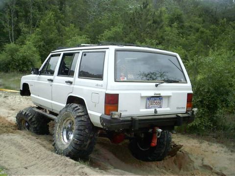 1985 Ford Bronco - not much to say, just nice pic of TJ flexed up
