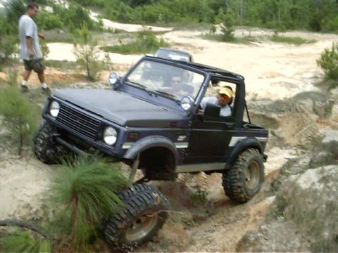 1985 Ford Bronco - johnny showinghow a light weight, sami can get palces a fullsize can't. (ground kept breaking on us). Plus short wheel base, good flew, bad…