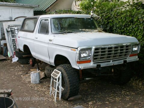 1979 Ford Bronco - after paintin the passenger side