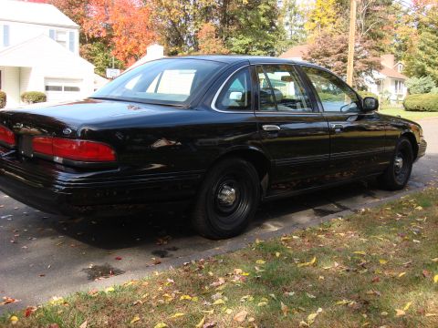 2003 Ford Crown Victoria photo