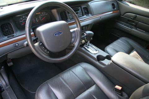 2007 Ford Crown Victoria - Front Seats