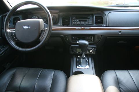 2007 Ford Crown Victoria - Front Seats