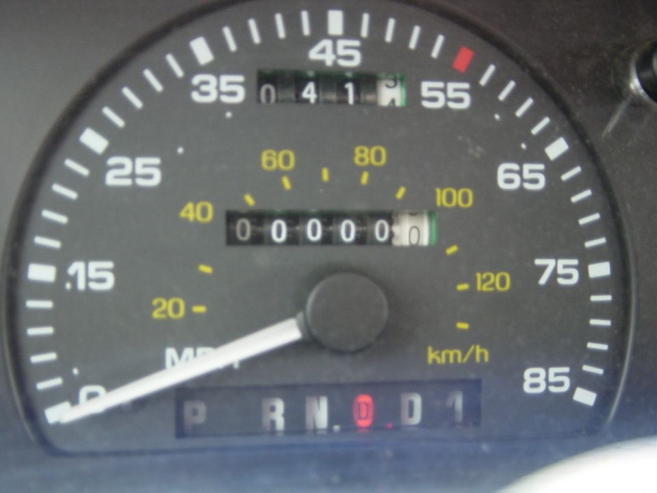 Car dashboard showing speedometer, odometer at 000000, and gear selector