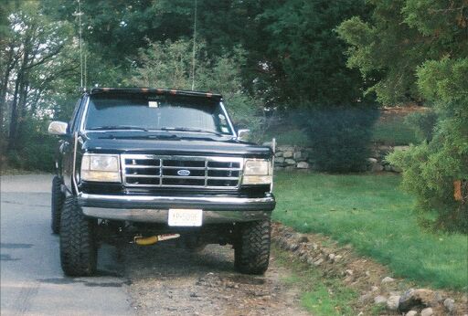 1994 Ford F-150 front grille and headlights