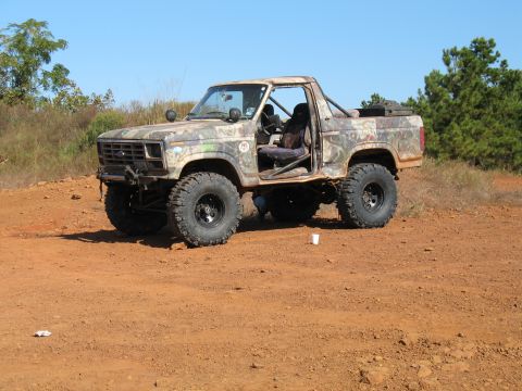 1993 Ford Bronco - Jack's Bronco. He's swapping from his rollers to his Boggers at the moment. Obviously, these pics are from the morning of our 1st wheeling…