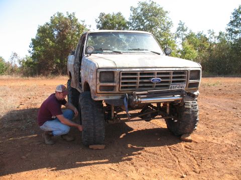 1993 Ford Bronco - Jack, swappin tires