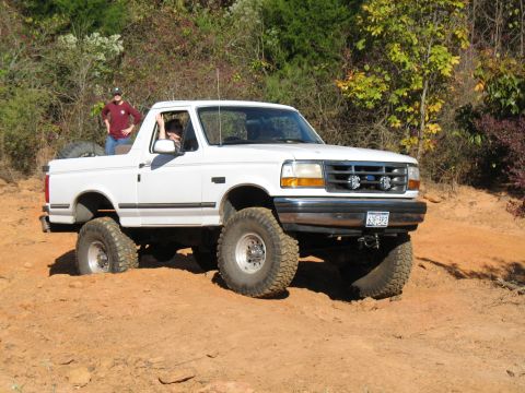 1993 Ford Bronco - Finally out on the trail! We started things off easy.