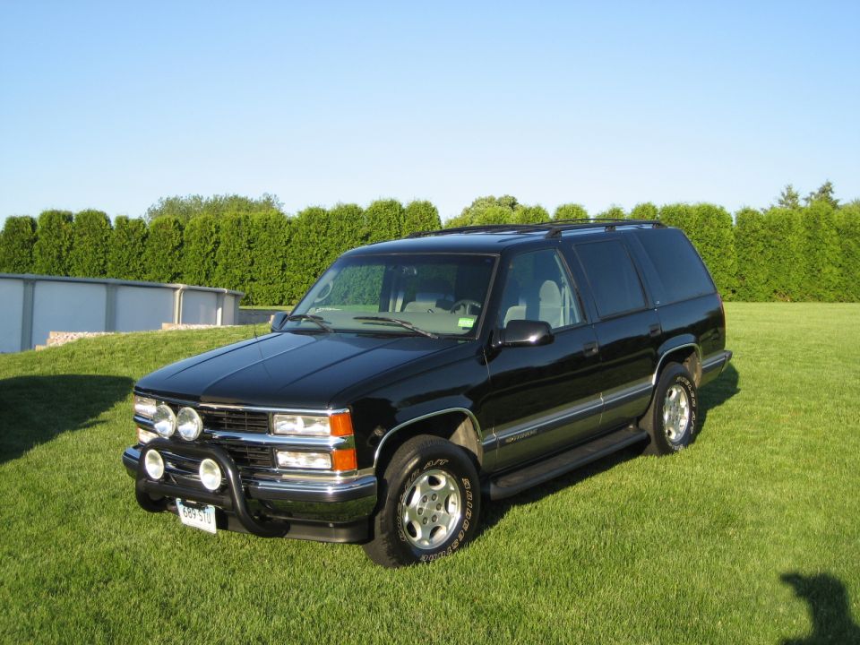 1998 Chevrolet Tahoe, black, 3q-front view, with bull bar and fog lights