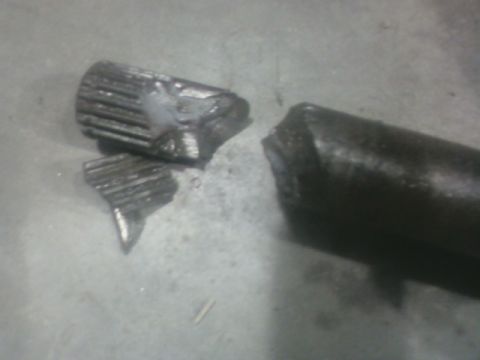 1992 Ford F-350 - This broken metal shaft shows fractured gear teeth.