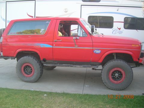1985 Ford Bronco - side shot.