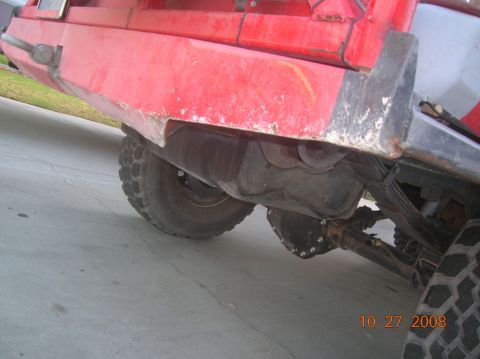 1985 Ford Bronco - Rear axle and fuel tank assembly on a truck, photographed on October 27, 2008.