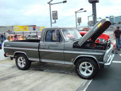 1977 Ford F-100 - This Ford F-Series pickup truck appears to be from the early 1970s, not 1977.