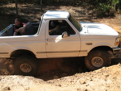 1993 Ford Bronco - scootin down the crack