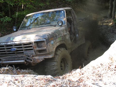 1993 Ford Bronco - Jack trying to get a leg up on the ledge/root