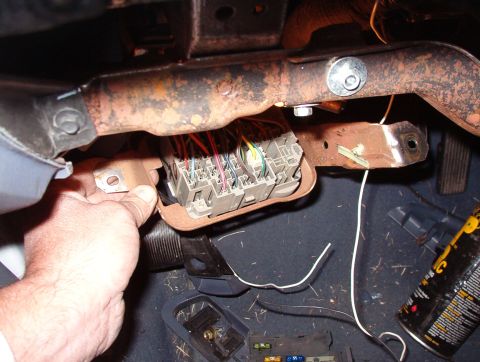 1998 Mercury Grand Marquis - The Br/LB comes in from the defrost relay under the hood, and the tiny DG/Pu goes out to the rear window defrost grid (through the antenna…