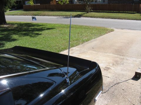 1968 Shelby GT500 - A close-up view of a rear-mounted antenna on the trunk of a black vehicle.