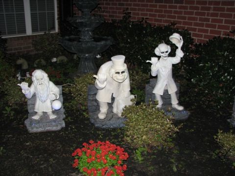 1991 Ford Bronco - Yard decorations include three ghostly figures and a tiered fountain.