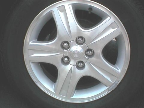 2002 Ford Taurus - Close-up of a silver alloy wheel. The registry claims it is from a 2002 Ford Taurus, but this is unconfirmed.