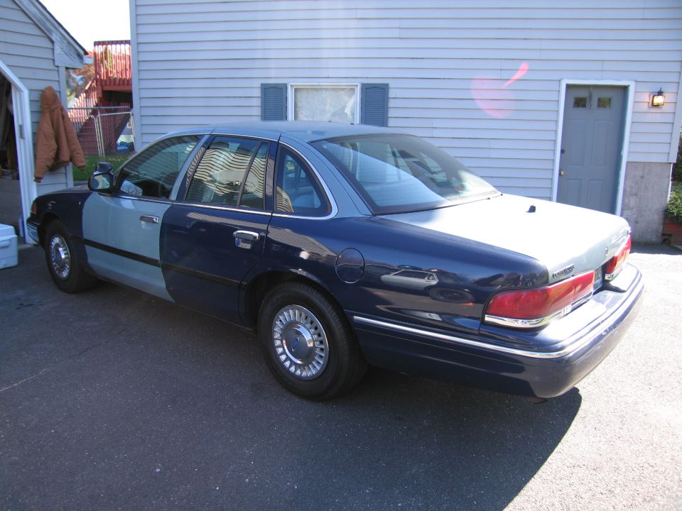 Two-tone blue 2001 Ford Crown Victoria, side view