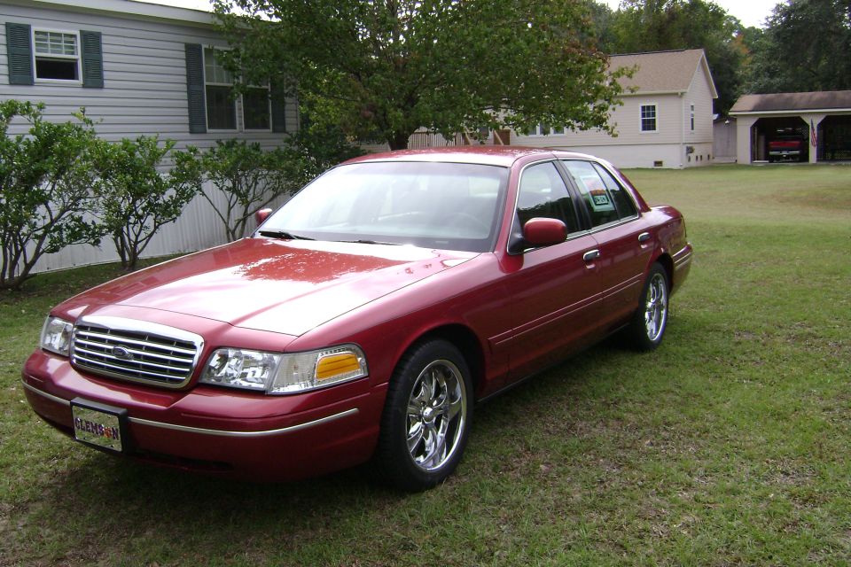 1999 Ford Crown Victoria “LATINO HEAT”