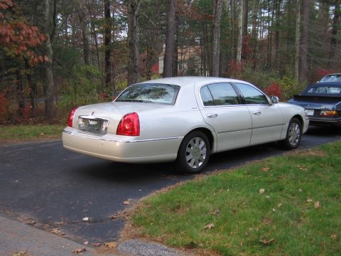 1991 Ford LTD Crown Victoria - Rear view of a Lincoln Town Car parked on a driveway in autumn.