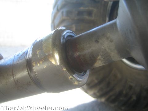1987 Suzuki Samurai - Rear drive shaft is rusted together. too much mud & water I suppose.