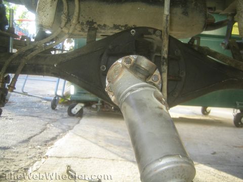 1987 Suzuki Samurai - the fronts dont line up, but why do the rears line up??