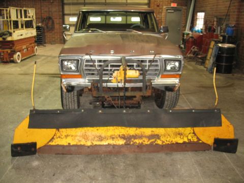 1978 Ford F-250 - Front view of a 1978 Ford F-250 equipped with a snow plow.
