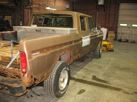 1978 Ford F-250 - This 1978 Ford F-250 pickup truck displays extensive rust damage on its body panels and bed.