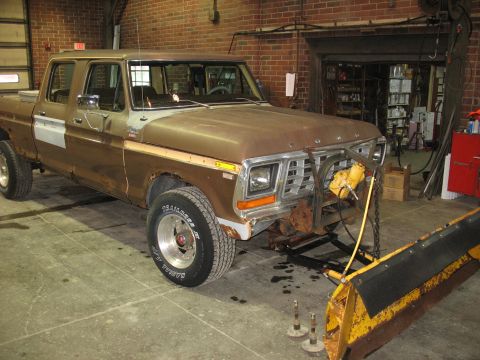 1978 Ford F-250 - This 1978 Ford F-250 pickup truck is equipped with a snow plow, ready for winter conditions.