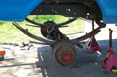 1978 Ford Bronco - 14 bolt hanging on the rear leafs.