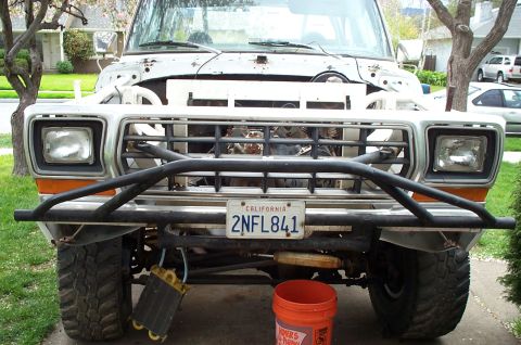 1978 Ford Bronco - Picture of the front end.