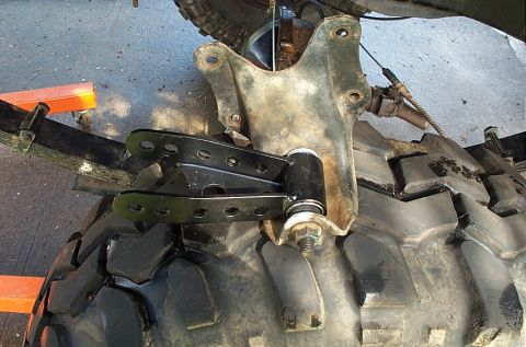 1978 Ford Bronco - Lowering shackles used to gain a bit more lift with the shackle flip.