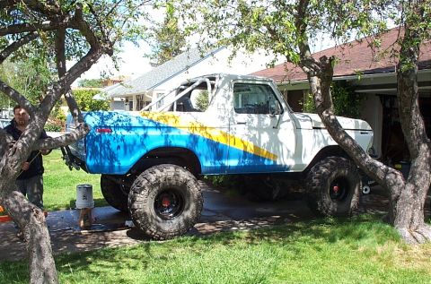 1978 Ford Bronco - Picture with the tires on after the shackle flip