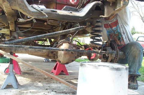 1978 Ford Bronco - Axle pulling time.
