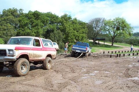 1978 Ford Bronco - Doin a fine job of pullin out a Chevy.