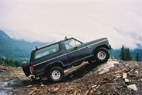 1985 Ford Bronco - The other side of the rock