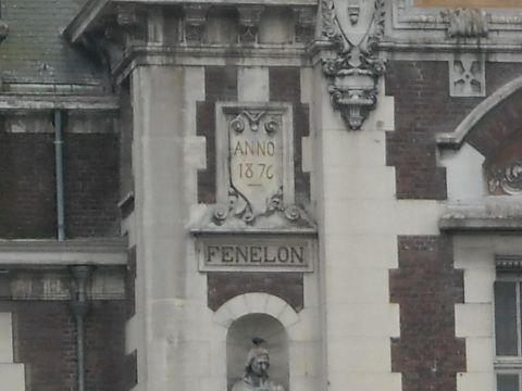1979 Ford F-150 - An inscription on a building facade reads "ANNO 1876 FENELON" above a statue.