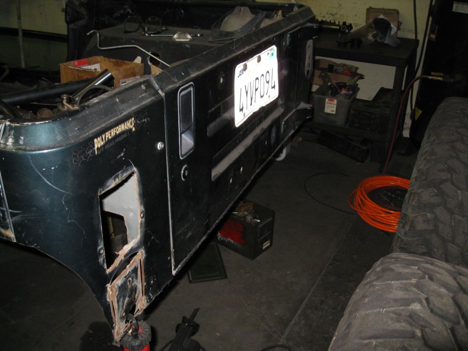 Side panel of a Jeep with a license plate that reads 4YVP094