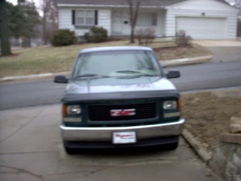 1995 GMC Sierra 1500 - A 1995 GMC Sierra 1500 is parked in front of a house.