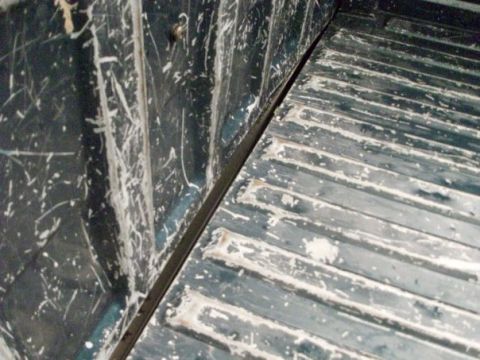 1995 GMC Sierra 1500 - Interior of a 1995 GMC Sierra 1500 truck bed with visible scratches and paint chips.