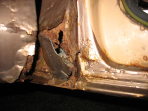 1978 Ford F-250 - Center cab post, passenger side.