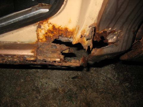 1978 Ford F-250 - Driver's side rear cab corner