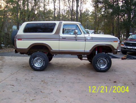 1979 Ford Bronco - This lifted 1979 Ford Bronco has a two-tone paint scheme and a spare tire mounted on the rear.