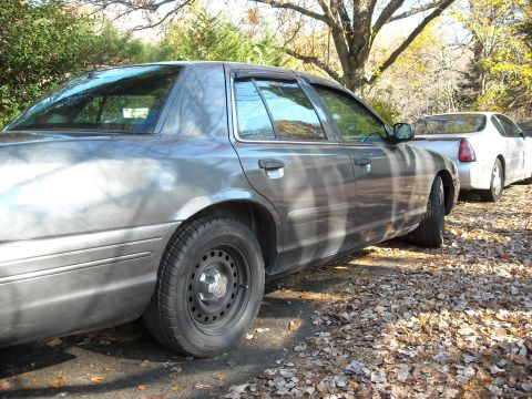 2000 Ford Crown Victoria photo