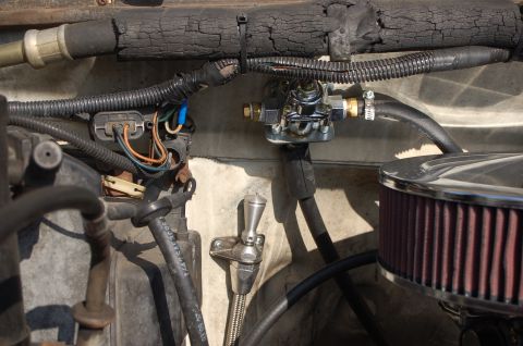 1988 Ford Bronco - Fuel pressure regulator & transmission dipstick