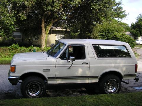 1988 Ford Bronco - Before step bars
