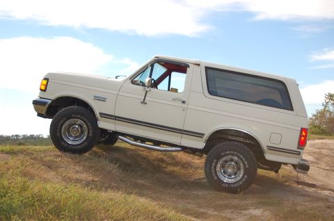 1988 Ford Bronco - Wheelin' 1