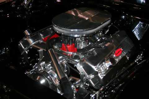 1998 Ford Crown Victoria - Polished chrome V8 engine components, including air cleaner and distributor, are visible.