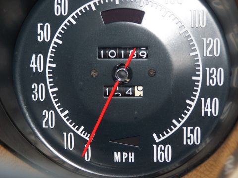 1991 Ford LTD Crown Victoria - A car's speedometer displays mileage and trip meter readings.